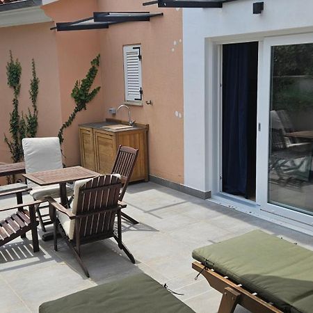 Apartment Maya Near The Beach Premantura Buitenkant foto